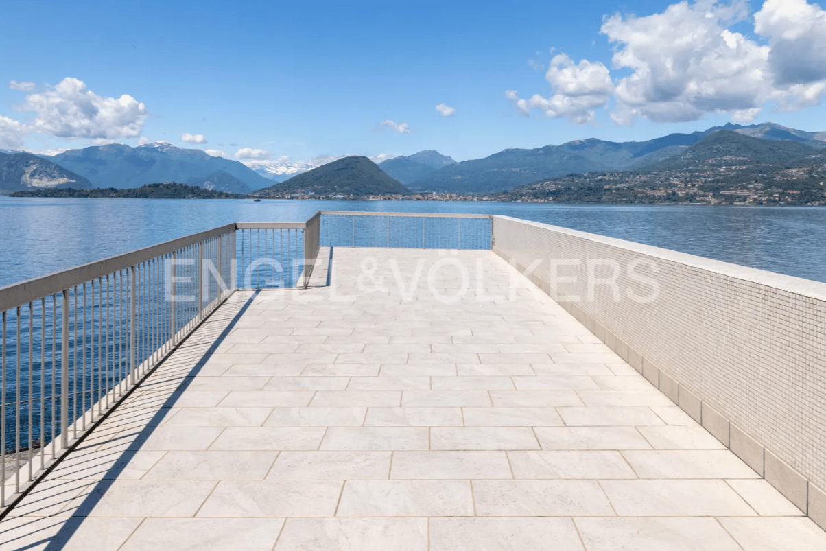 Blockhaus Prestigious Waterfront Villa
