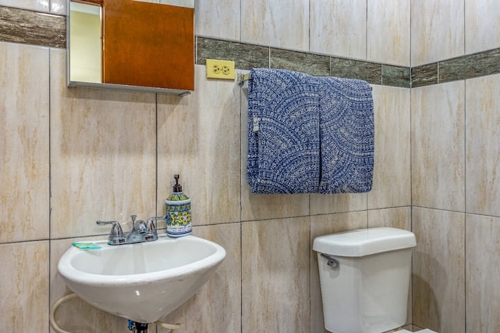 Beach House Apt 3 • Budget 1BR Kitchen • Beachside - Airbnb