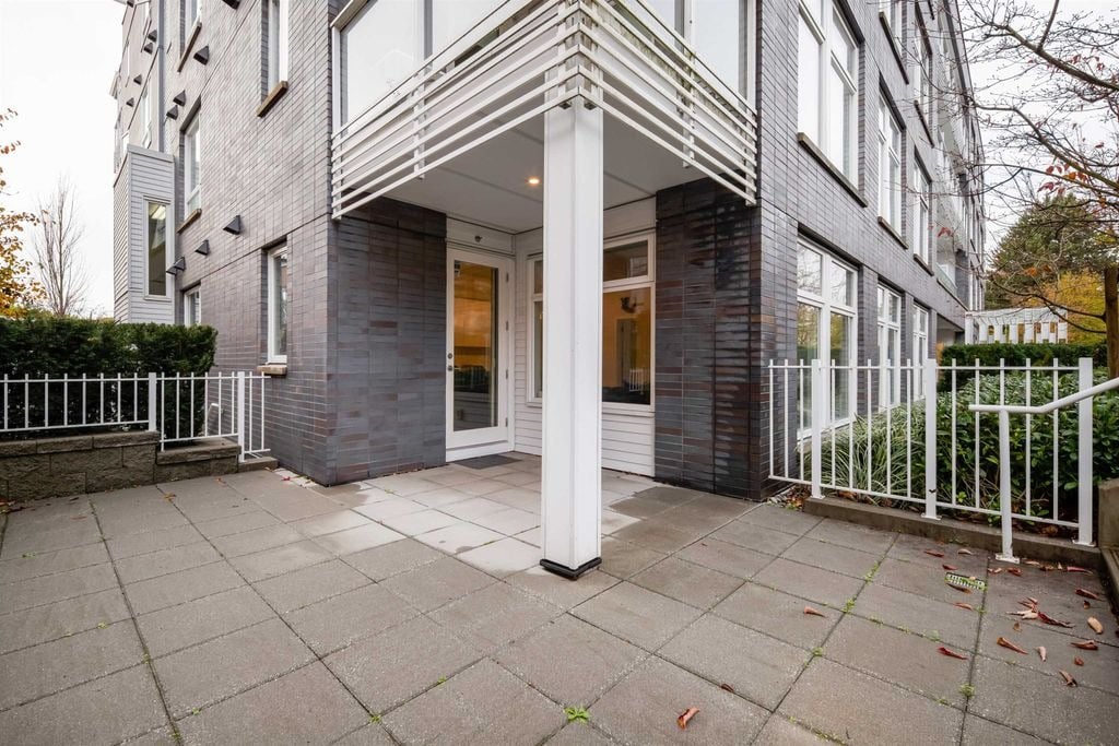 4867 Cambie St, #103
