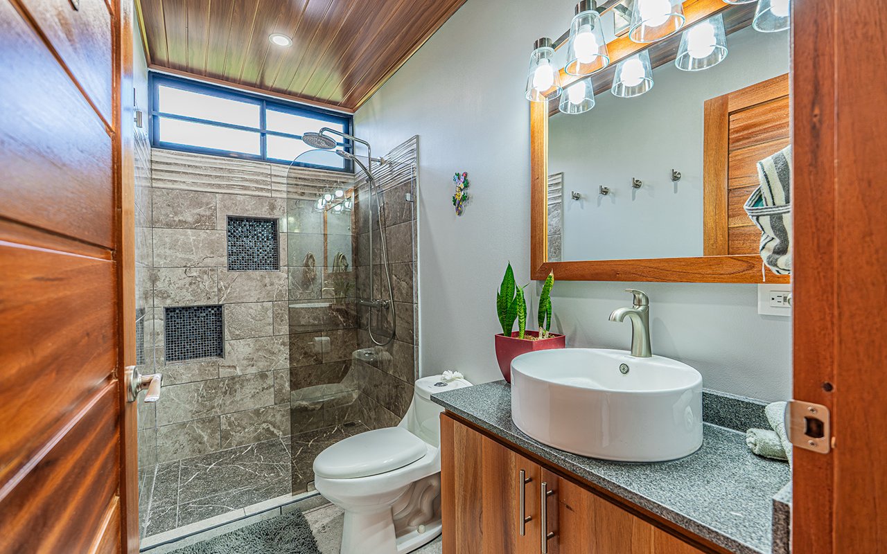 Home Near Downtown Uvita with Private Forest and Creek