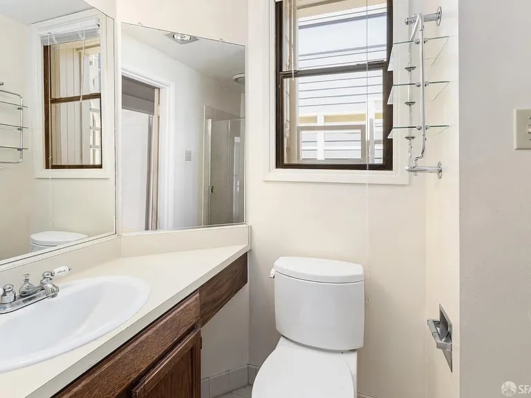 1255-1257 Shrader St