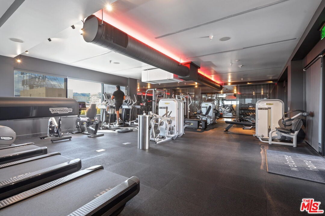 6250 Hollywood Blvd, #5J