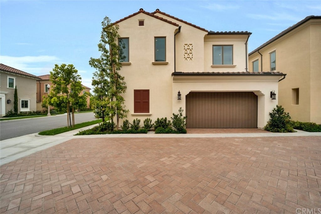 124 N lomita