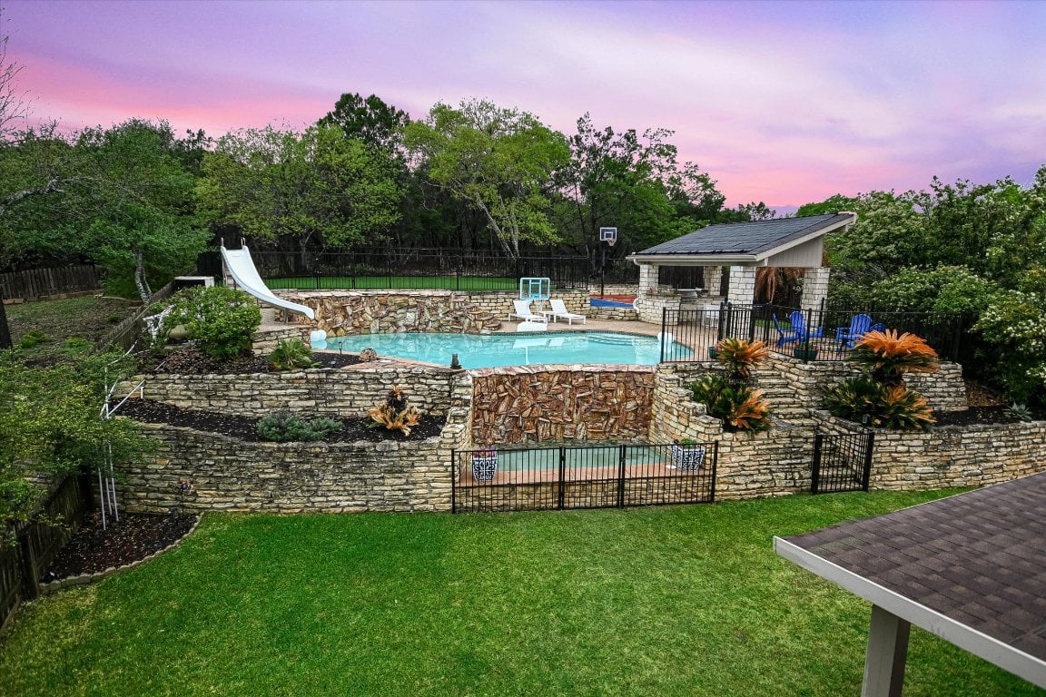2112 Cliffs Edge Dr