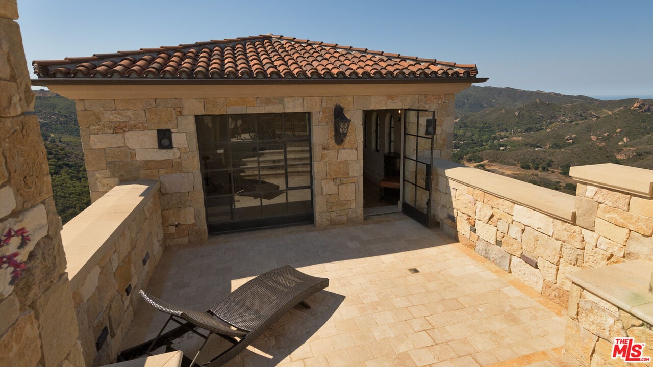 340 Kanan Dume Rd