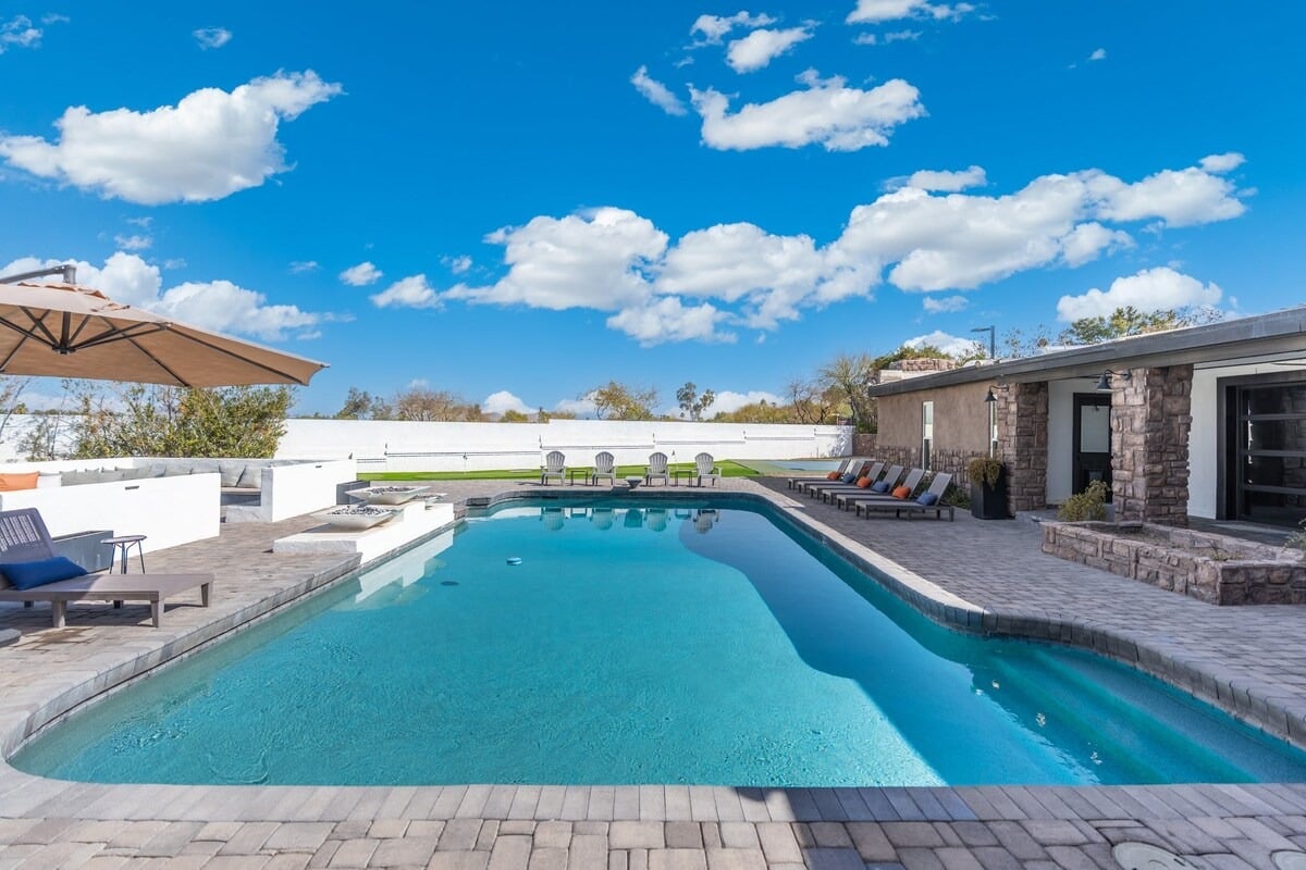 Phoenix Luxury! Pickleball | Free Heated Pool | Hot Tub