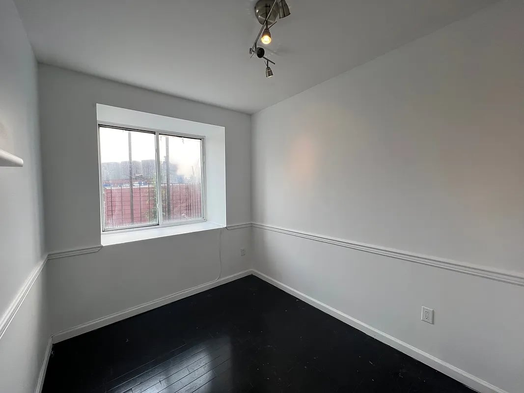 438 Wilson Ave 3L