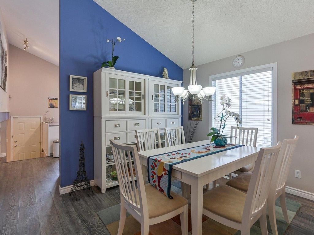 807 Porteau Pl