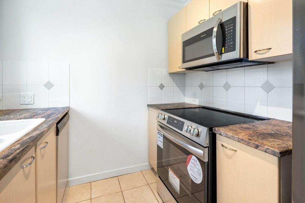 1331 Alberni St, #106