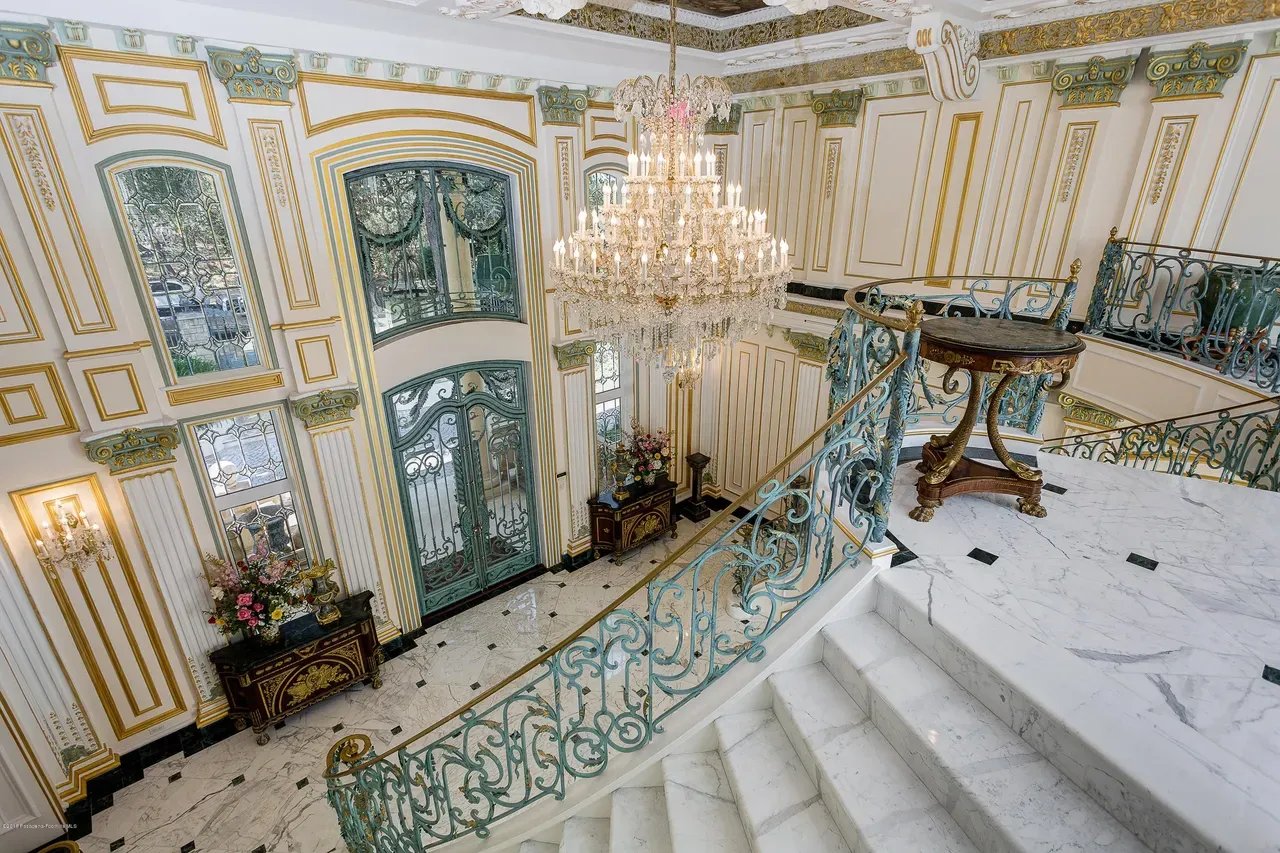 4158 Commonwealth Ave