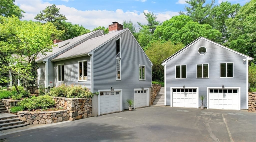 8 Kitson Park Dr