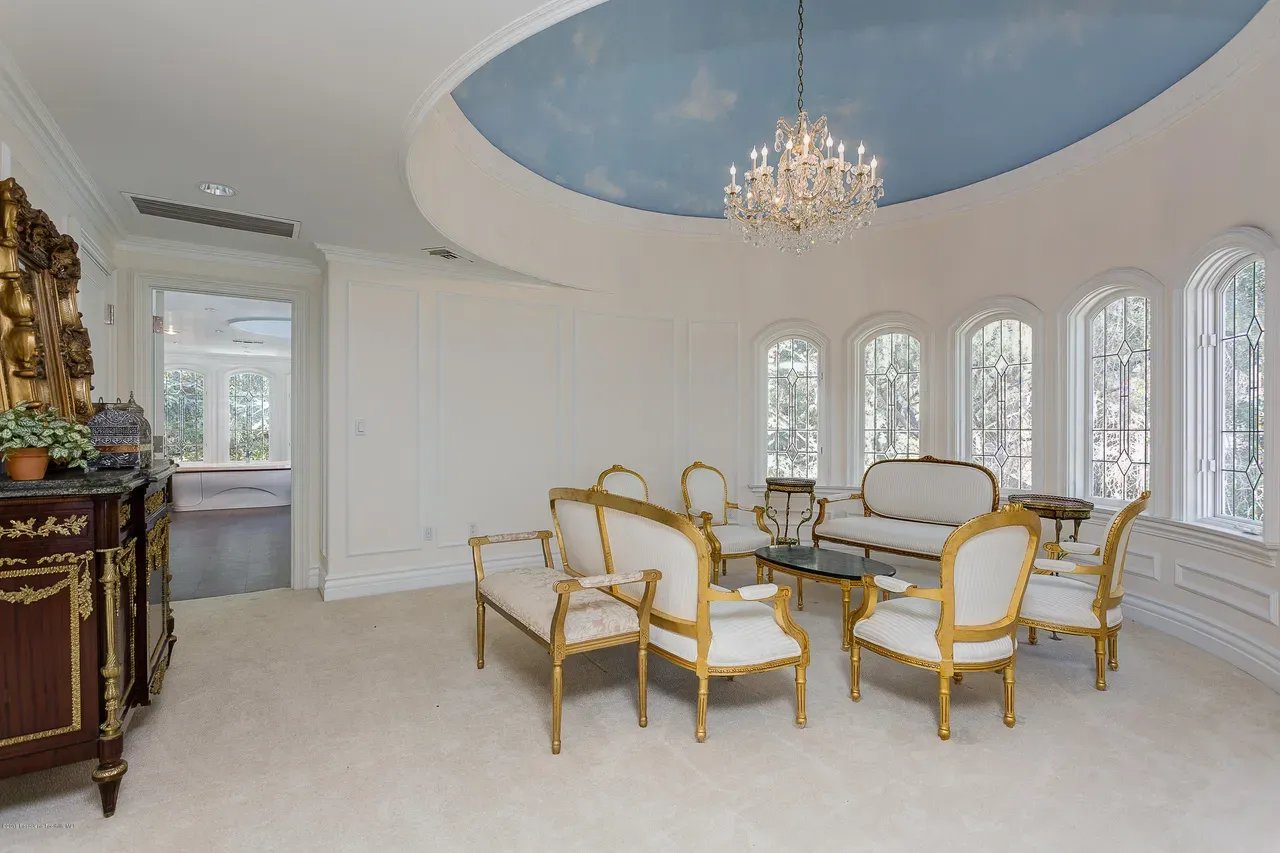 4158 Commonwealth Ave