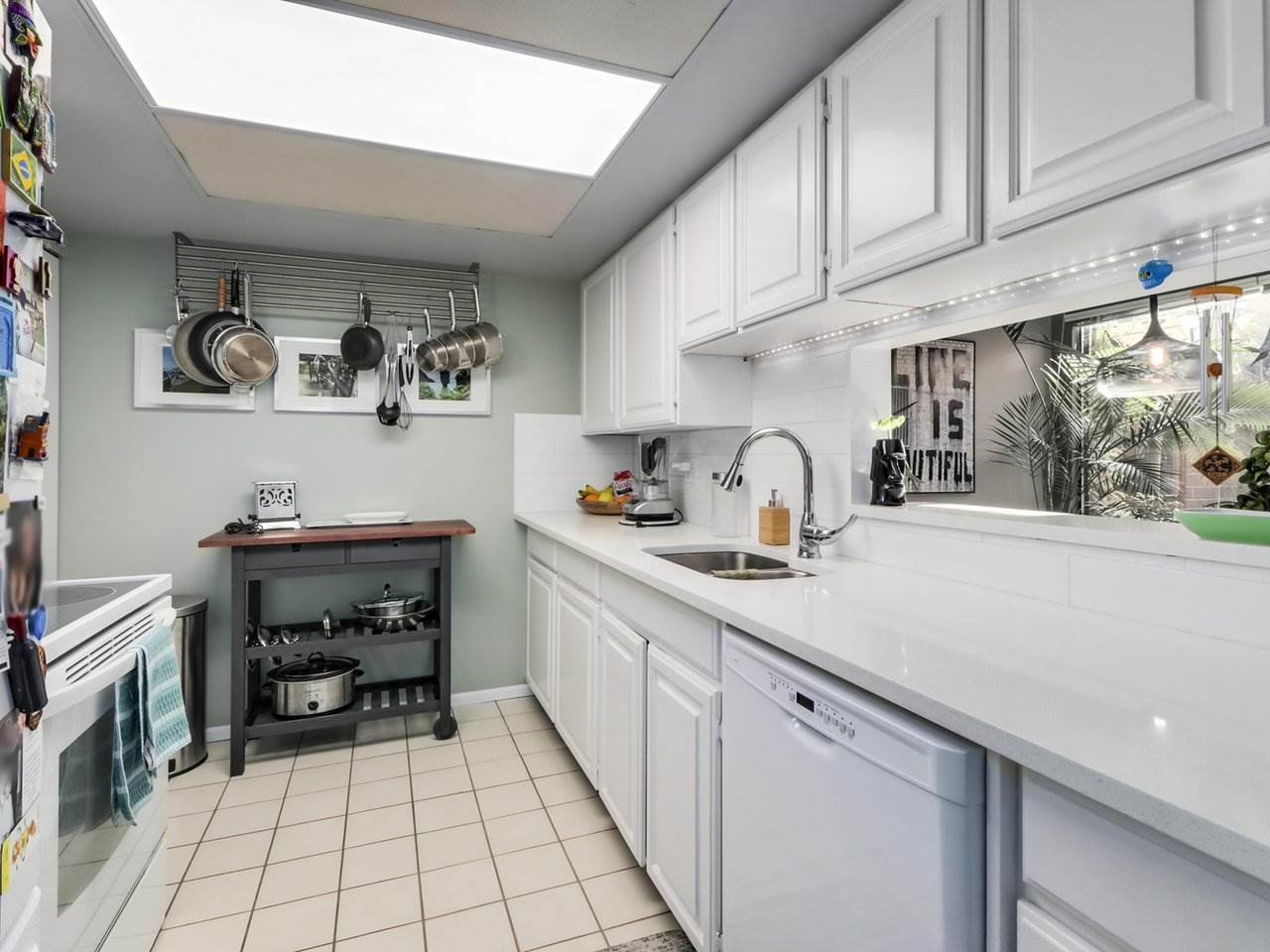 104-1279 Nicola St