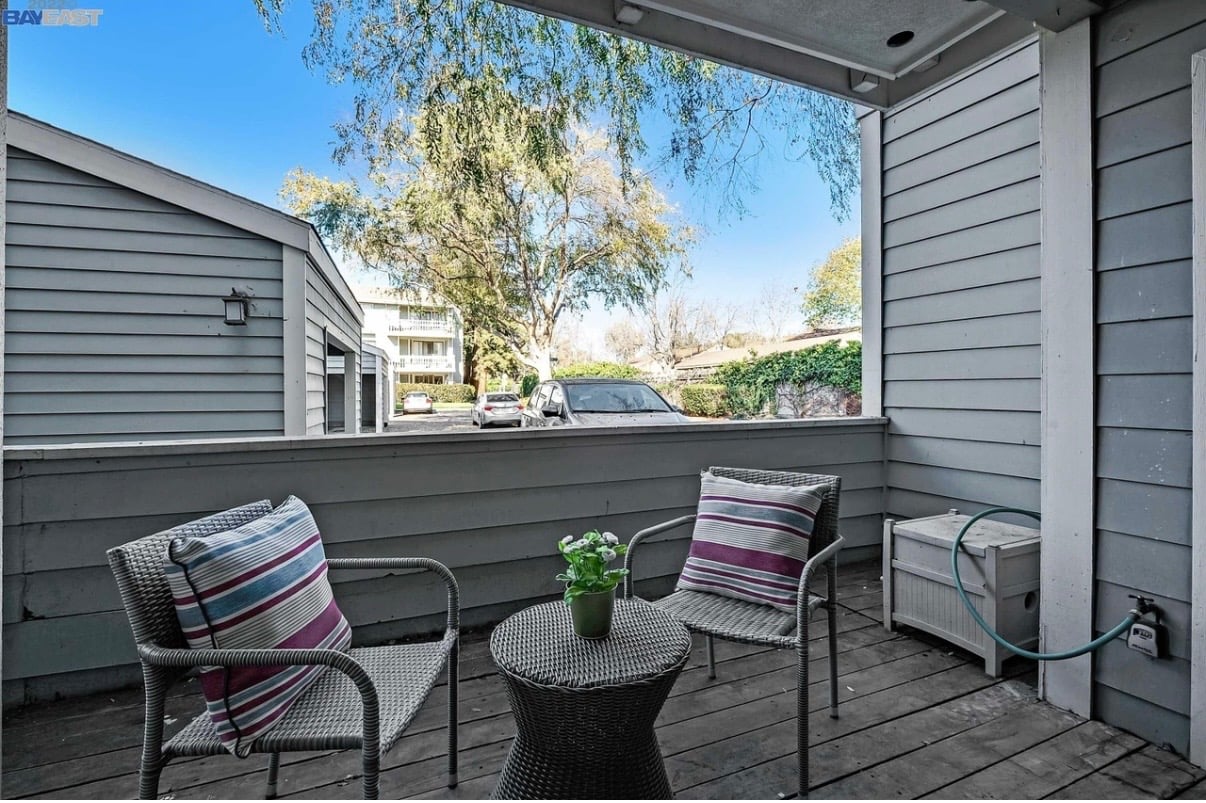 3550 Buttonwood Ter #111