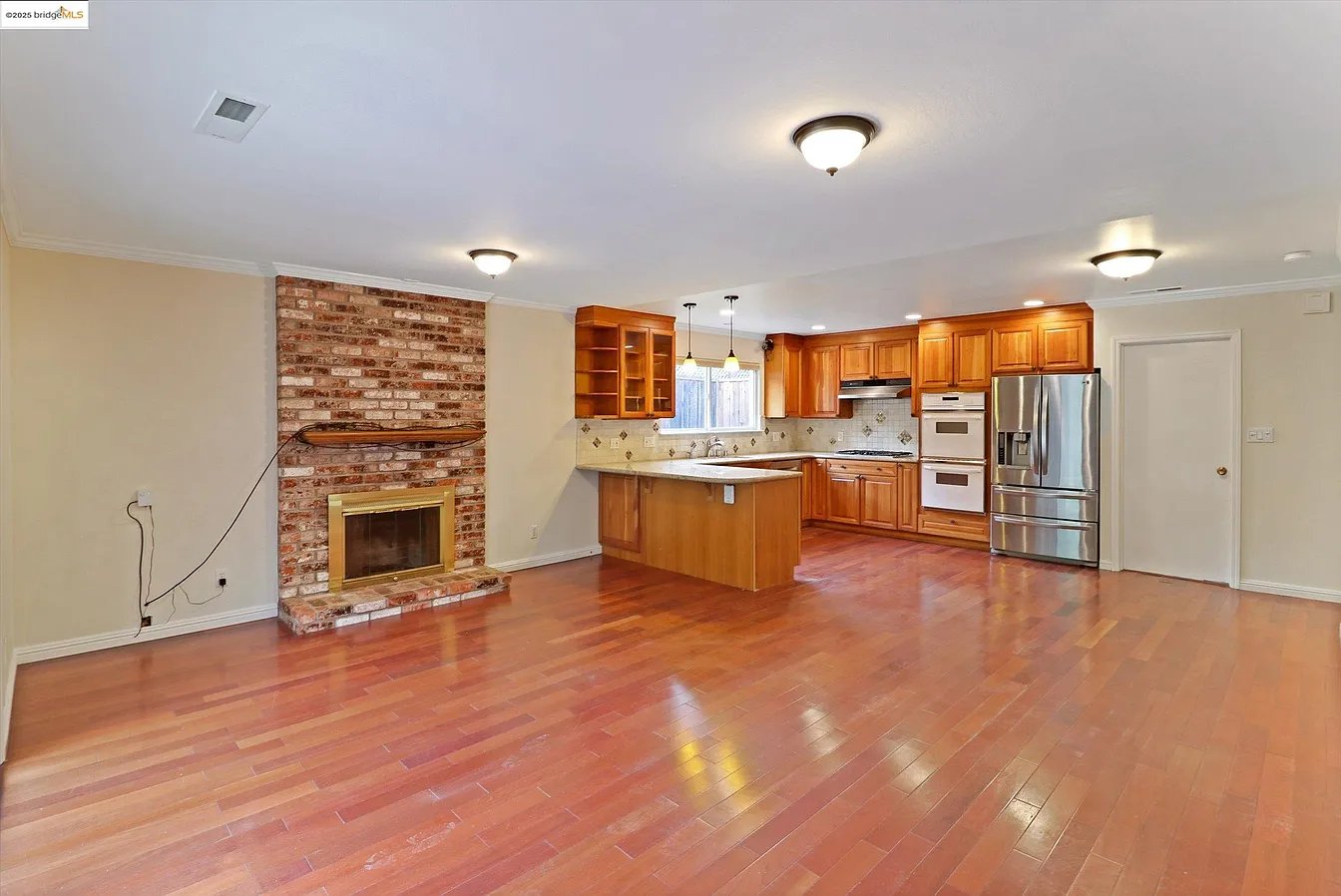 8153 Surrey Ln