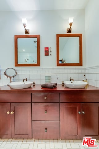 1738 N Ogden Dr
