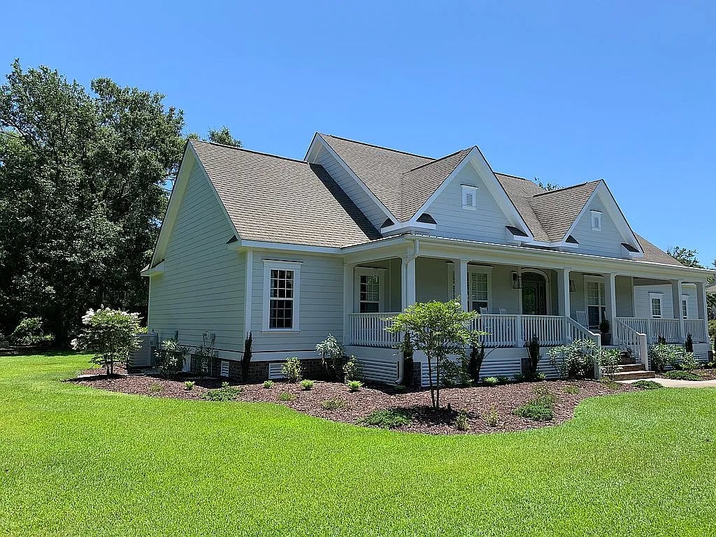 203 W Promenade Ln