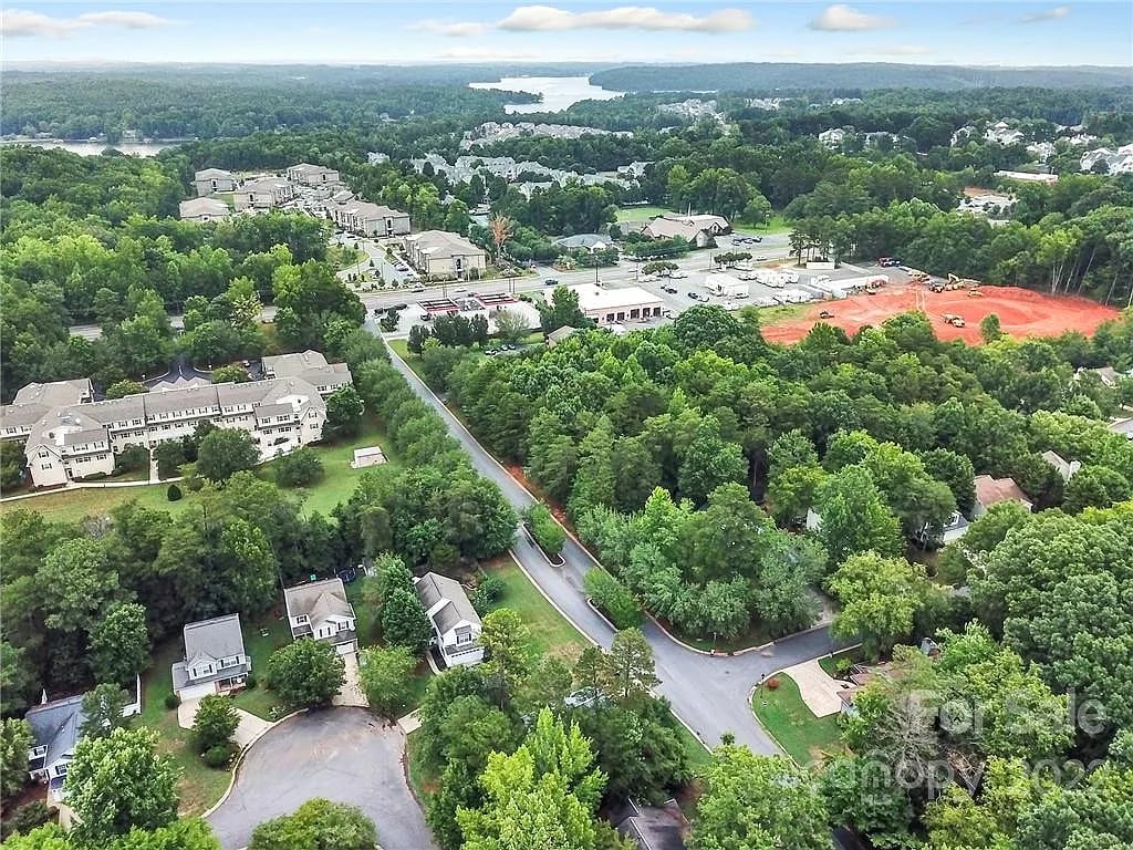 206 Forest Oaks Dr