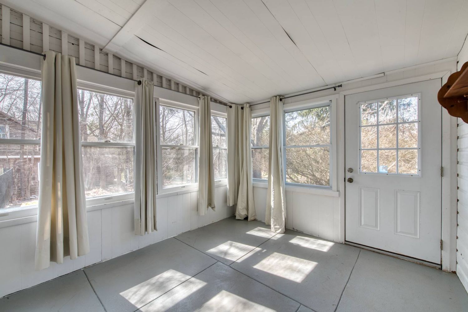 Charming Southampton Cottage Near Little Fresh Pond