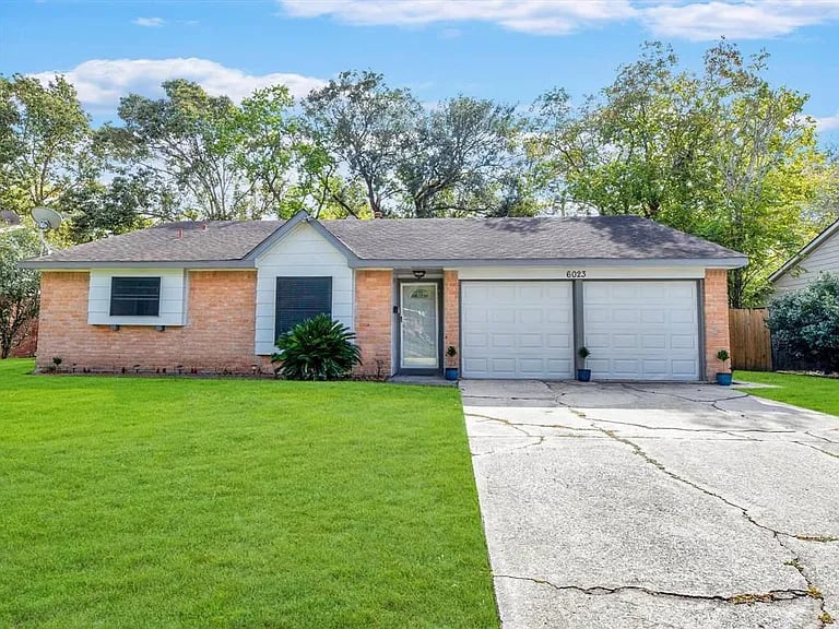 6023 Ludington Dr