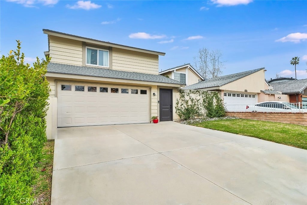 5765 Lake Lindero Dr