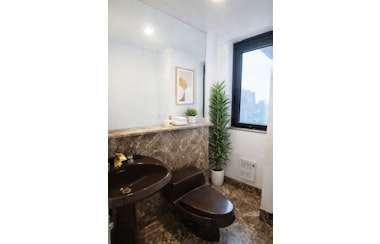 100 United Nations Plaza, #31E