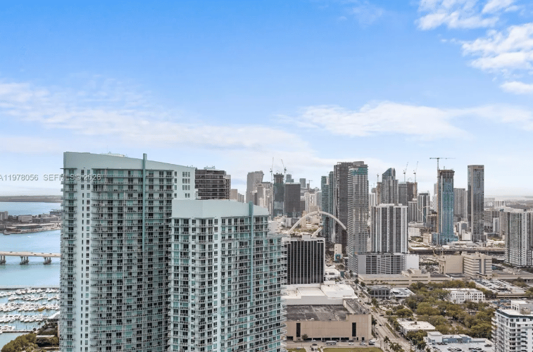 LUXURY IN THE MIAMI SKY