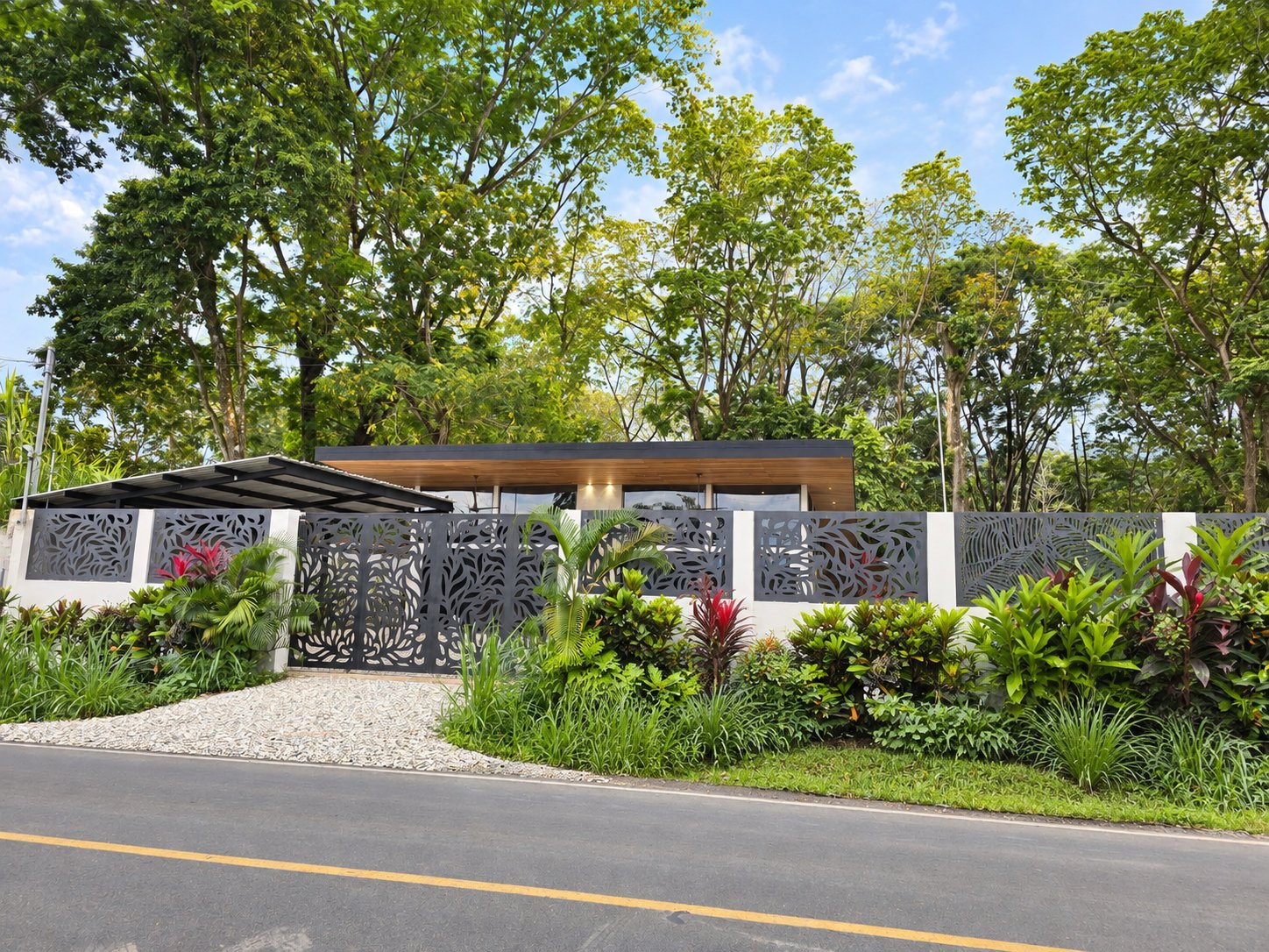 Tropical Modern Villa in Uvita – 3BR Retreat with Large Pool Near the Beach