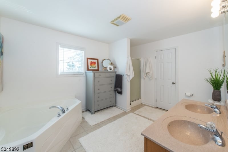 557 Lathrop Ave