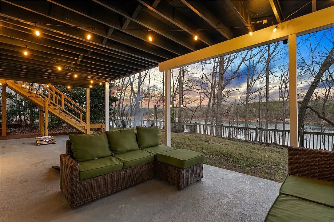 1104 Whitfield Point Rd