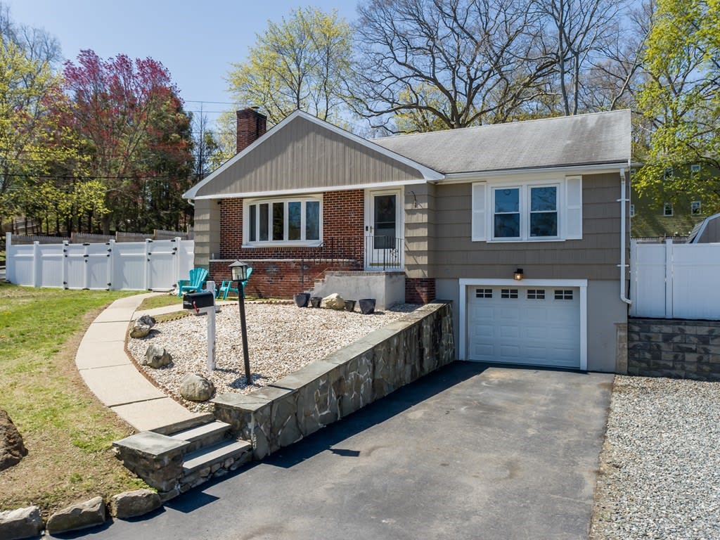 31 Pershing Ave