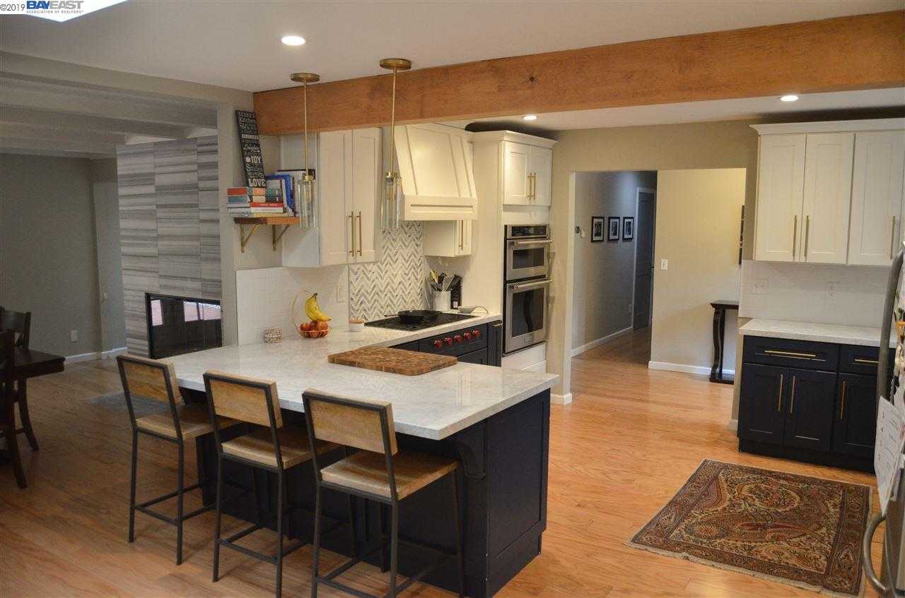 10 Whitehall Dr