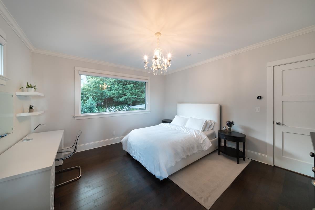 4428 Piccadilly North