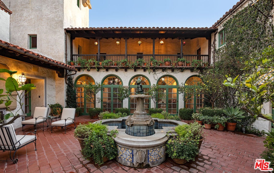 Castillo del Lago in Hollywood Hills