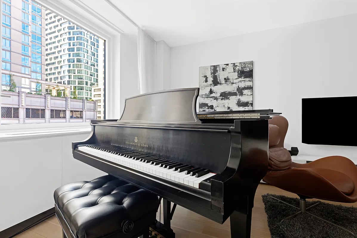 301 West 53rd St, #4H