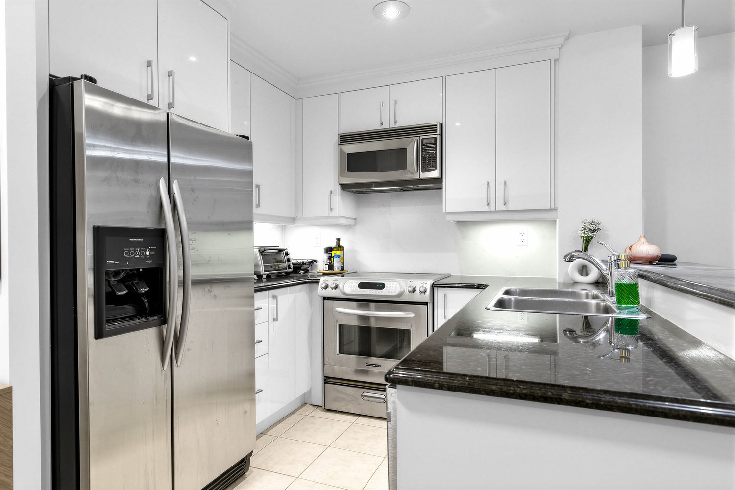 Leased: Beautifully Appointed 1-Bedroom Suite
