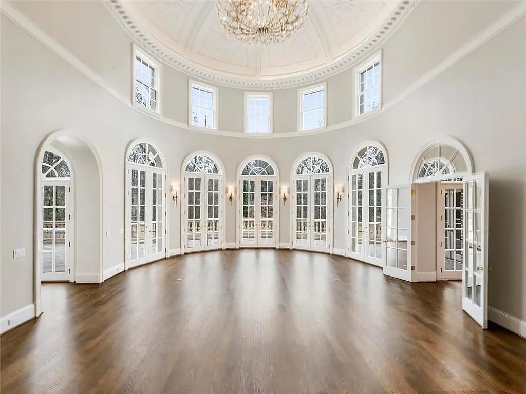 515 W Paces Ferry Rd NW