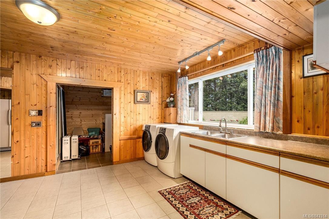 2482 Skedans Rd