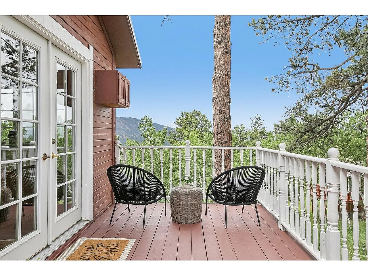 278 Overlook Drive: A Mountain Retreat with Sweeping Views and Timeless Colorado Character