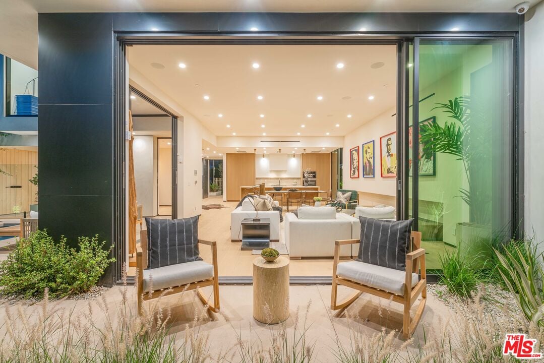 Windmere Crest, Dorrington Ave, 90048