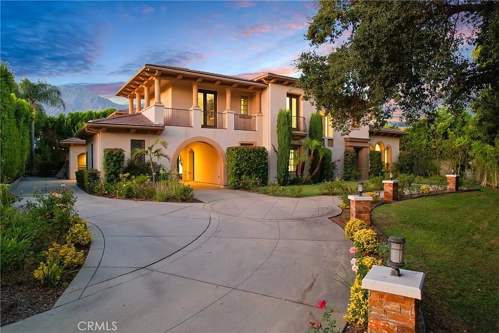 761 Carriage House Dr