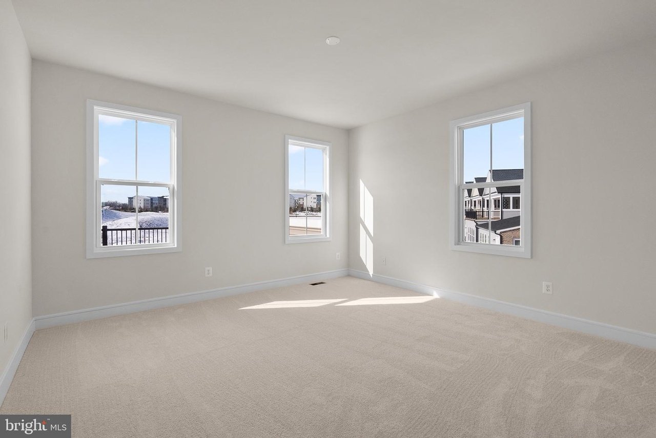 43252 Greeley Sq