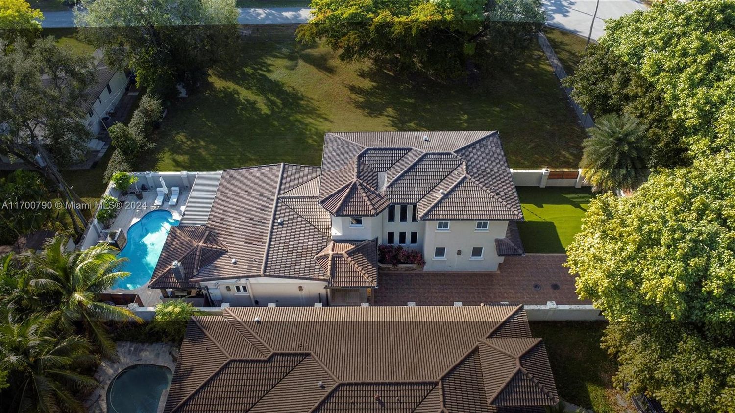 5320 Sunset Dr