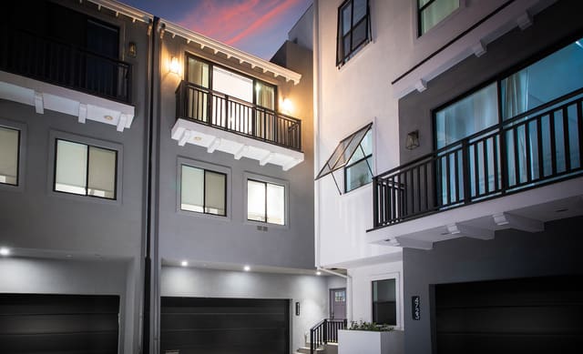 4723 1/2 St Charles Pl