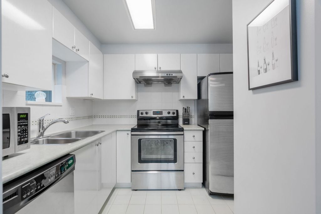 1166 Melville St, #1501