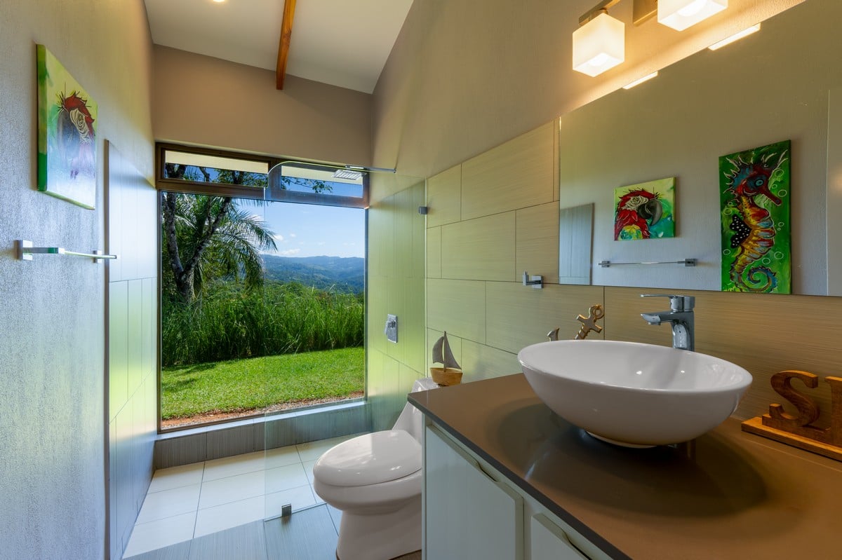  3 Bedroom Stunning Luxury Home Featuring Sweeping Valley & Ocean Views, 5.67 ACRES 