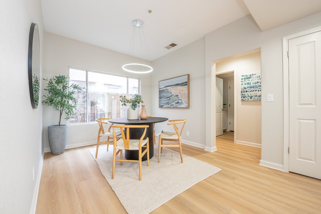 Meridien Court - Gated Community!