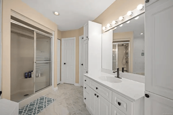 1418 Valley View Dr