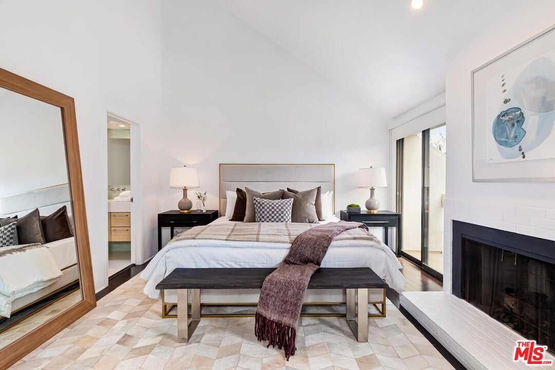 1131 20th St Unit: 2