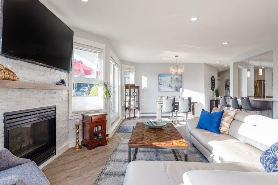204-15367 Buena Vista Ave